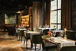 Restauracja Café Xander inspirowana jest kosmopolitycznym duchem, zaskakującą autorską kuchnią, eleganckim wnętrzem i swobodną atmosferą.