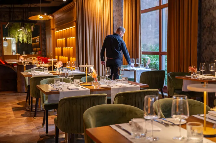 Restauracja Café Xander inspirowana jest kosmopolitycznym duchem, zaskakującą autorską kuchnią, eleganckim wnętrzem i swobodną atmosferą.