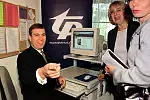 Andrzej, syn królowej Elżbiety II i księcia Filipa, przybył z oficjalną wizytą do Polski 18 września 2000 roku - był to jego pierwszy przyjazd do Polski. Podczas wizyty odwiedził m.in. Ośrodek Rehabilitacyjno-Readaptacyjny Monaru - podarował wtedy placówce komputer.