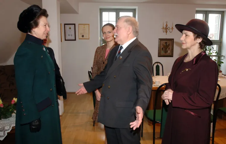 Księżniczka Anna odwiedziła Gdańsk dwukrotnie - w 1991 i 2006 roku (na zdjęciu). Tu podczas spotkania z Lechem i Danutą Wałęsami, w tle stoi ich córka Maria Wiktoria.