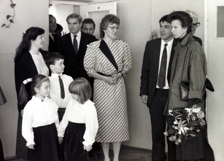Księżniczka Anna odwiedziła Gdańsk dwukrotnie - w 1991 (na zdjęciu) i 2006 roku. Ku zaskoczeniu wielu, zrobiła zakupy w hipermarkecie oraz udała się z wizytą do zwykłej gdańskiej rodziny w falowcu na Przymorzu.