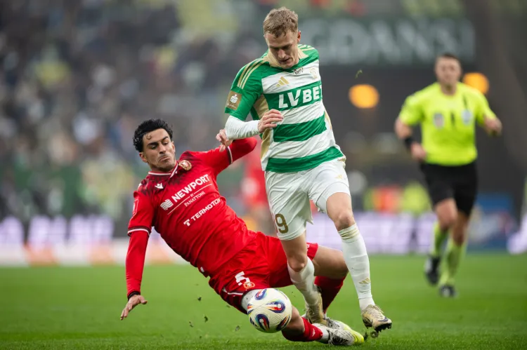 Tomas Bobcek strzelił dwa gole i zapewnił zwycięstwo Lechii Gdańsk nad Widzewem Łódź 2:1. Reprezentant Słowacji w tym sezonie zdobył już 10 bramek. 