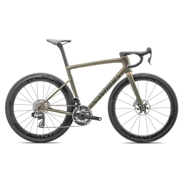 Rower szosowy SPECIALIZED S-Works Tarmac SL8 SRAM RED AXS - rower, na którym ścigają się zawodowi kolarze World Tour. - Firma Specialized twierdzi, że to najszybszy rower wyścigowy na świecie - dodaje Sobala. Cena: 49 999 zł.