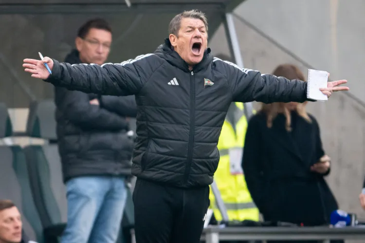 John Carver rozpoczyna drugi rok pracy z Lechią Gdańsk. Z 36 meczów wygrał 16, 6 zremisował, 14 przegrał przy bilansie bramkowym 63:62. 