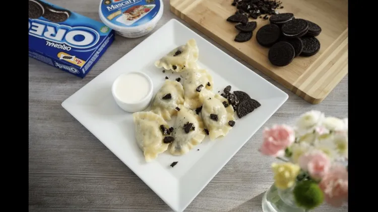 Robienie pierogów to sztuka, którą Pierogarnia Pruszcz opanowała do perfekcji. Nie ma zatem potrzeby, aby przygotowywać je samemu - można zamówić bezpośrednio do paczkomatu, a firma dostarczy je w noc poprzedzającą wigilię. 