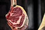 W Crazy Butcher w Gdańsku działa nie tylko sklep mięsny, ale również bistro. Na miejscu dostaniemy nie tylko wyselekcjonowaną wołowinę, ale także świeże wędliny oraz mięso wieprzowe i jagnięcinę.