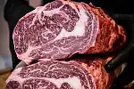 W Crazy Butcher w Gdańsku działa nie tylko sklep mięsny, ale również bistro. Na miejscu dostaniemy nie tylko wyselekcjonowaną wołowinę, ale także świeże wędliny oraz mięso wieprzowe i jagnięcinę.