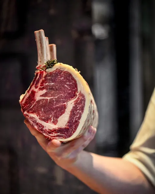 W Crazy Butcher w Gdańsku działa nie tylko sklep mięsny, ale również bistro. Na miejscu dostaniemy nie tylko wyselekcjonowaną wołowinę, ale także świeże wędliny oraz mięso wieprzowe i jagnięcinę.
