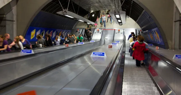W drodze do londyńskiego metra nie spotka się "korków" na ruchomych schodach.