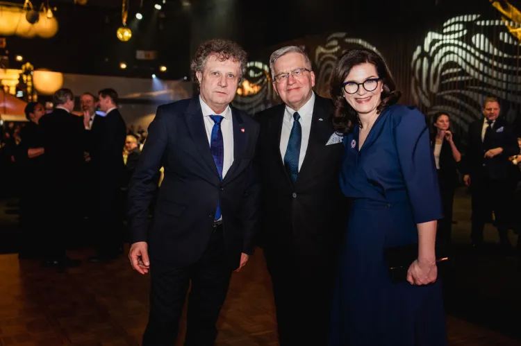 Minister Jacek Karnowski, Bronisław Komorowski i prezydent Aleksandra Dulkiewicz. Gala Pracodawców Pomorza w AMBEREXPO 