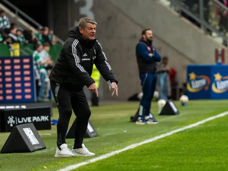 John Carver wskazał siedem powodów dlaczego Lechia Gdańsk przegrała z Rakowem Częstochowa 1:2, mimo że dominowała po przerwie, ale jest pewny siebie i swoich zawodników w czterech ostatnich kolejkach sezonu. 