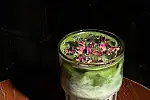 Iced Matcha Róża Lawenda w kawiarni Może Kawy?