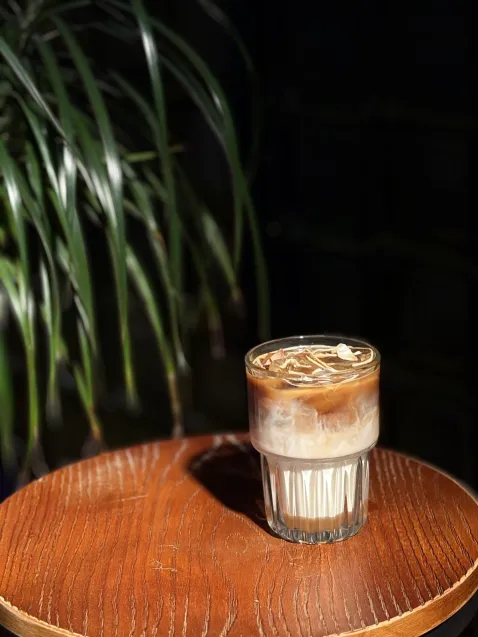 Iced Latte Kokos w kawiarni Może Kawy?