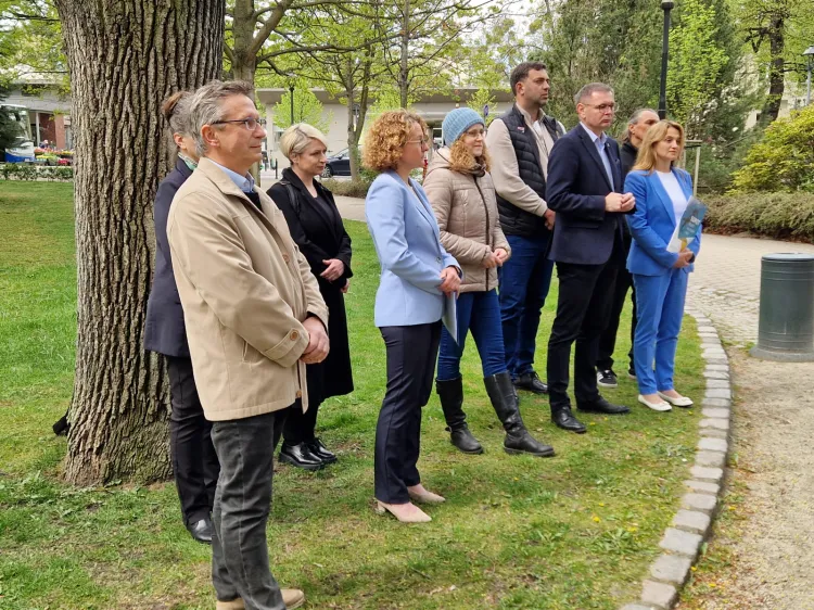 Podczas konferencji Magdalenie Czarzyńskiej-Jachim towarzyszyli jej zastępcy oraz sopoccy radni.