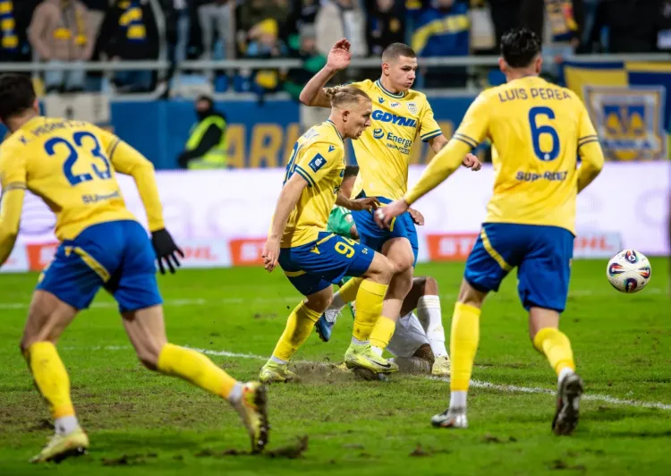 Nazarij Rusyn, Dawid Gojny (nr 94), Luuis Perea (6) nie zagrają w meczu z Górnikiem Zabrze, a nie w pełni sił jest również Oskar Kubiak (7). 