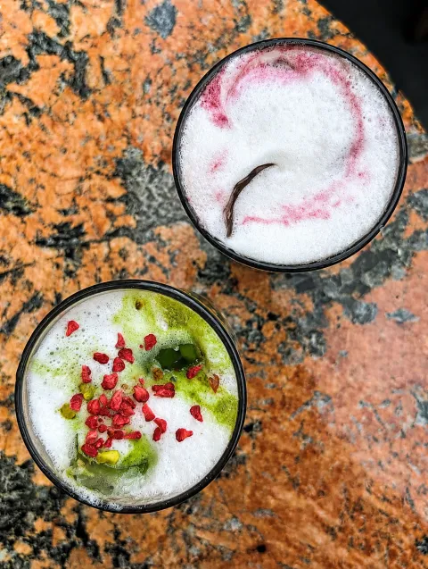 Spokój Cafe: matcha ube i matcha z syropem