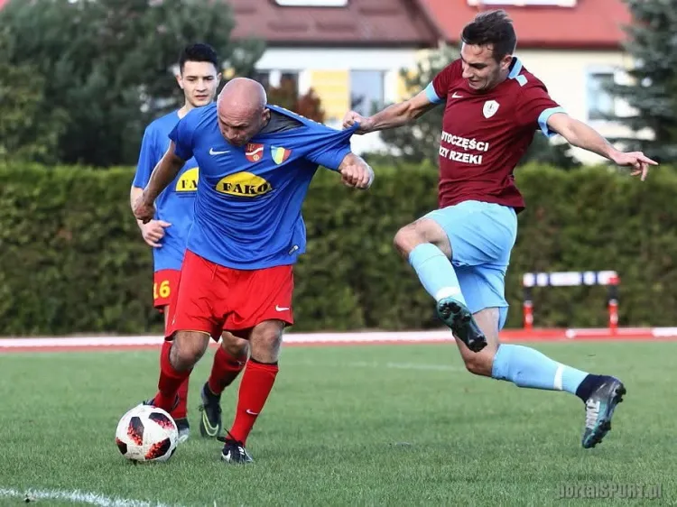 Robert Chałaszczyk (z piłką) w akcji.