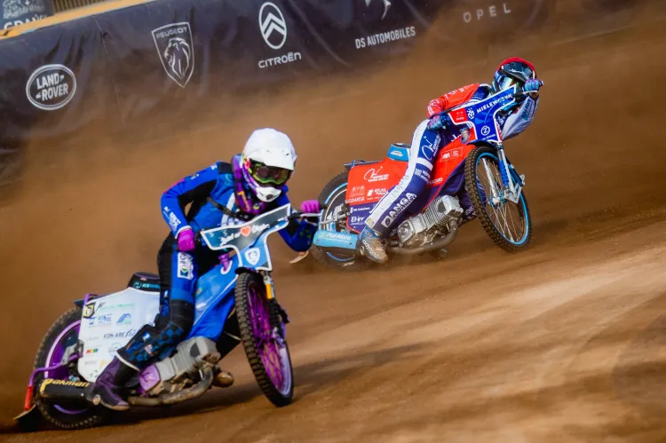 Eryk Kamiński (kask czerwony) znalazł się w awizowanym składzie na mecz z Trans MF Landshut Devils co pozwala mieć nadzieję, że doszedł do siebie po upadku w meczu ze Śląskiem