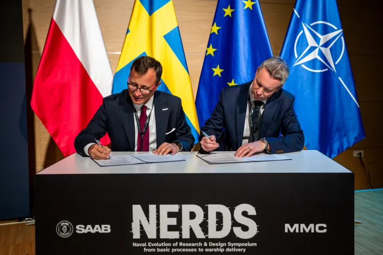 Michał Olko, MMC Ship Design & Marine Consulting i Daniel Oscarsson, wiceprezes Saab Naval.