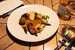 "Sztuka wielu twarzy" w restauracji True w Gdańsku.