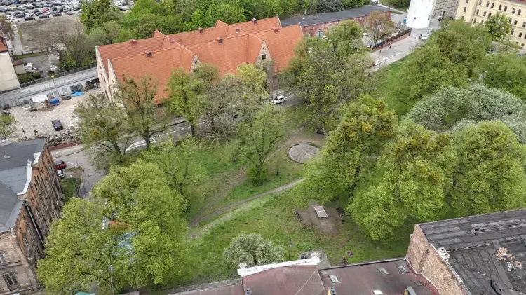 Tak dzisiaj wygląda Plac Wałowy i jego okolica. 