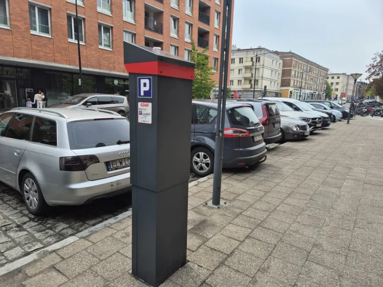 Opłaciłeś mandat i myślałeś, że jest po sprawie? Nasz czytelnik tak zrobił, ale urząd był innego zdania i karę wraz z nawiązką pobrał mu z konta. 