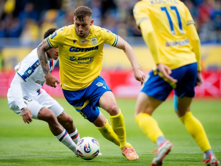 Dawid Abramowicz w dwóch ostatnich meczach udowodnił, że zasługuje na grę w "11" Arki Gdynia, że - jak sam o sobie mówi - "przez osiem ostatnich miesięcy wysmarowany byłem formaliną i pukałem wieko od spodu, ale nikt mnie nie słyszał".
