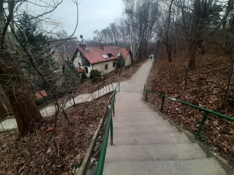 Schody łączące ul. Kraszewskiego z ul. Obodrzyców uchodzą za najdłuższe w Sopocie.