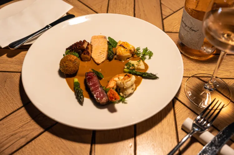 "Sztuka wielu twarzy" w restauracji True w Gdańsku.