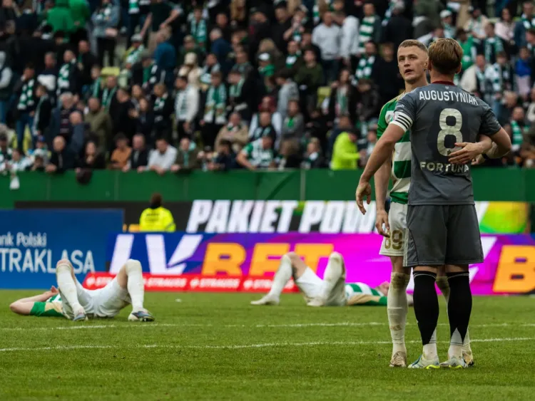 Lechia Gdańsk po przegranej z Legią Warszawa 1:2 pozostała w strefie spadkowej. Aby utrzymać się w PKO BP Ekstraklasie musi w ostatniej kolejce wygrać w Niecieczy oraz liczyć co najmniej na jeden korzystny wynik na innym stadionie. 