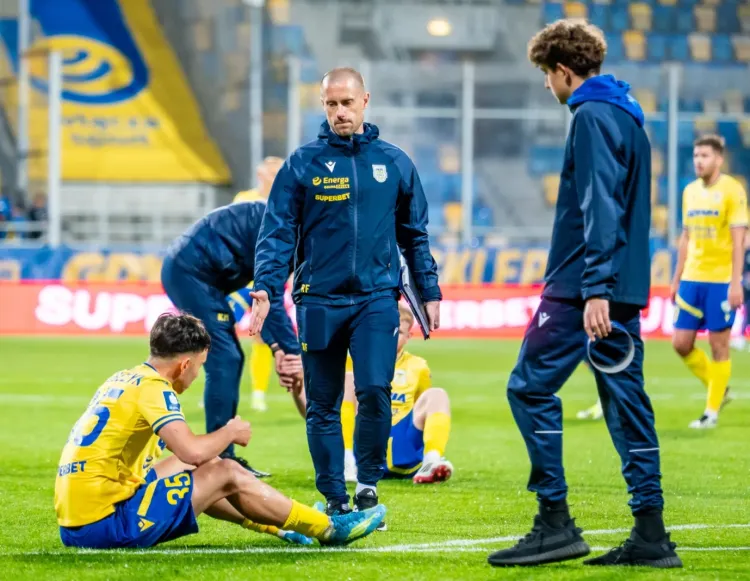 Arka Gdynia po dwóch poprzednich degradacjach potrzebowała po pięć lat, aby ponownie awansować. 