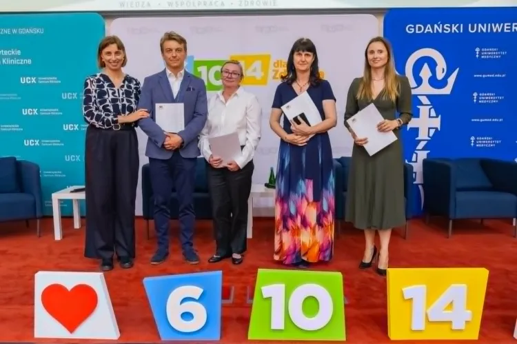 - W tym momencie mamy przeszło 500 rodzin, które są w trakcie procesu terapeutycznego - opieki długofalowej i interdyscyplinarnej - mówiła Paulina Metelska. 