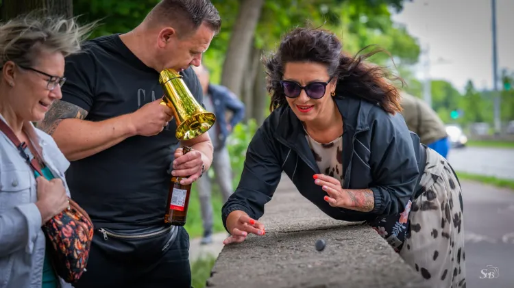Tour de Mur to coroczna impreza miłośników gry w kapsle.