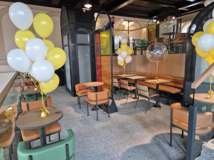 1 czerwca, po ponad 6 latach przerwy, otwarto Mc Donald'sa na Dworcu Głównym w Gdańsku.