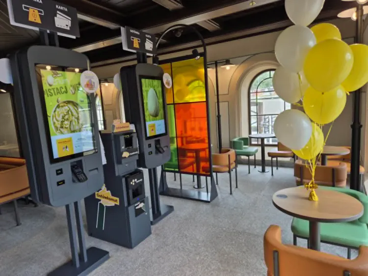 1 czerwca, po ponad 6 latach przerwy, otwarto Mc Donald'sa na Dworcu Głównym w Gdańsku.