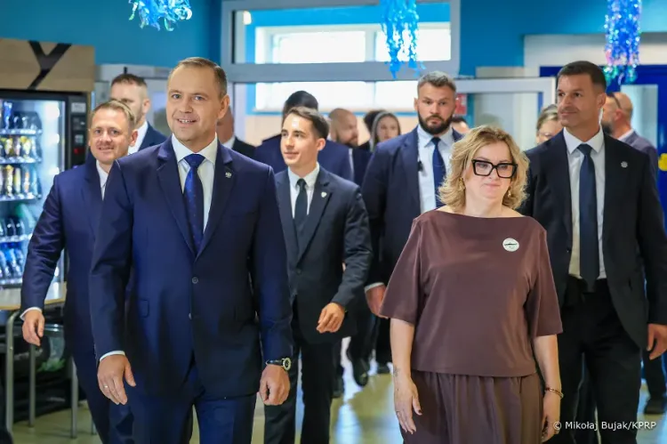 Karol Nawrocki prezydent RP wziął udział w uroczystości 80-lecia IV Liceum Ogólnokształcącego w Gdańsku.