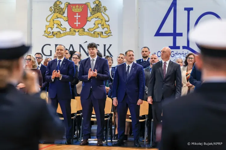 Karol Nawrocki prezydent RP wziął udział w uroczystości 80-lecia IV Liceum Ogólnokształcącego w Gdańsku.