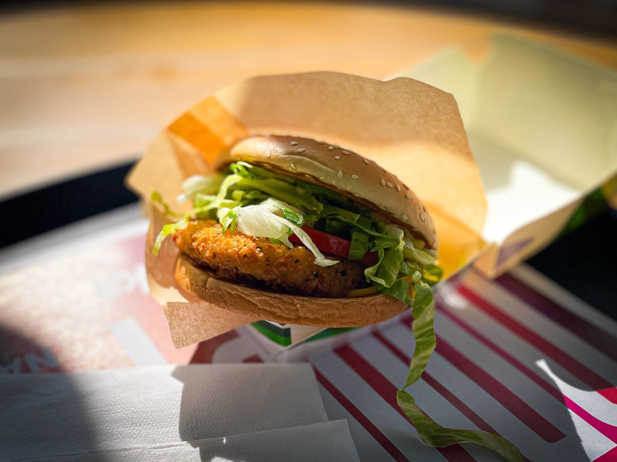 McDonald's ввел в меню новые вегетарианские бургеры с котлетой на основе молочного белка