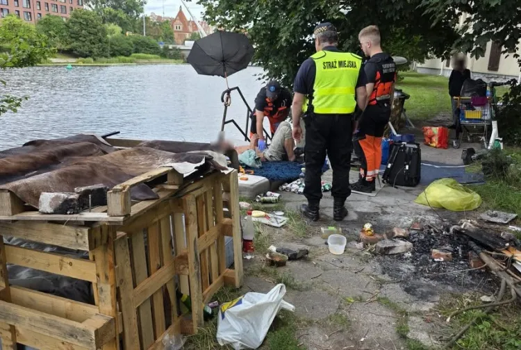 Na wspomnianym koczowisku służby podejmowały już interwencję w połowie sierpnia. Teraz zamierzają ją powtórzyć. 