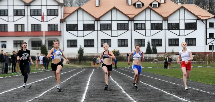 Julia Muczyńska (nr 767) wygrywała wiosną w Gimnazjalnych Czwartkach Lekkoatletycznych w biegach na 100 i 300 metrów. 
