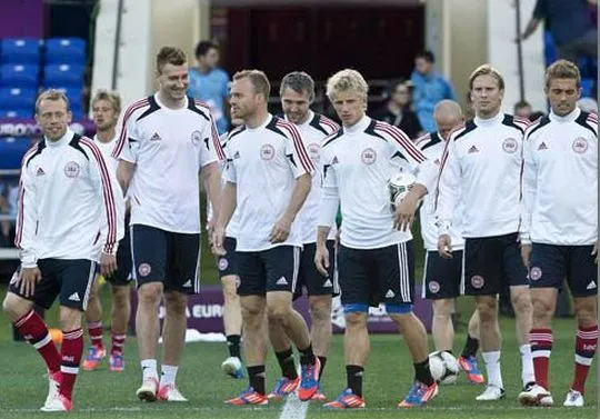 Przed turniejem Duńczyków wskazywano jako najsłabszy zespół w grupie B. Po zwycięstwie z Holandią to jednak oni obok Niemców są najbliżej ćwierćfinału, który 22 czerwca odbędzie się na Arena Gdańsk.