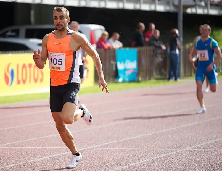 Piotr Wiaderek z AZS AWFiS Gdańsk uzyskał najlepszy wynik tego sezonu w Polsce w biegu na 400 metrów.