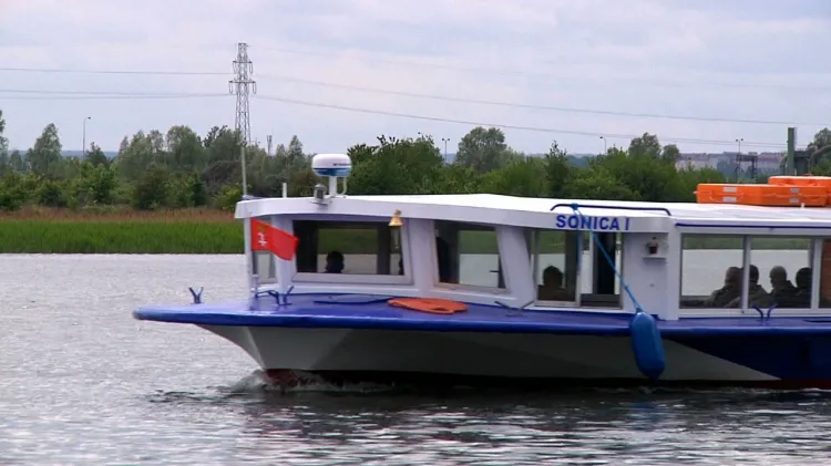 Żegluga Gdańska specjalnie na nowe trasy tramwajów wodnych sprowadziła niewielkie stateczki z St. Petersburga. Okazuje się że w niedzielę jest na rejsy nimi zbyt wielu chętnych. 