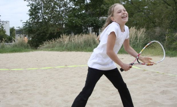 Speedminton to idealny sposób na wakacyjną rekreację, grać można wszędzie. Zapoznać się z tą dyscypliną można w 23 czerwca w gdańskim Parku Nadmorskim.