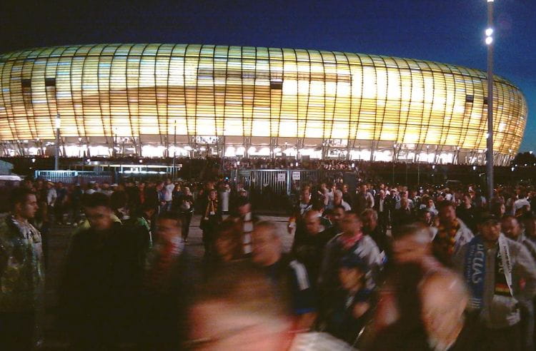 Kibice opuszczają stadion w Letnicy. Zakończył się ostatni mecz Euro 2012 w Gdańsku.