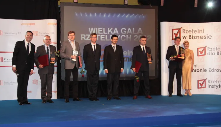 Podczas finałowej gali w Warszawie, Andrzej Reterski, prezes zarządu Domu Finansowego QS odebrał statuetkę oraz Ogólnopolski Certyfikat &#8222;Rzetelni w Biznesie&#8221;.