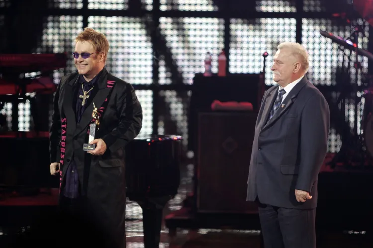 Lech Wałęsa ostatnio spotkał się Eltonem Johnem w 2006 roku na scenie Opery Leśnej w Sopocie, gdzie otrzymał z rąk prezydenta bursztynowego słowika. 