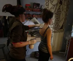 Świost to babskie studio tatuażu, prowadzone przez dziewczyny i adresowane przede wszystkim do dziewczyn.
