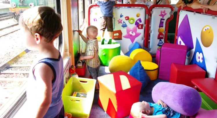 Dzieci mogą już jeździć na trasie Gdynia-Warszawa w wagonie przystosowanym do ich potrzeb.