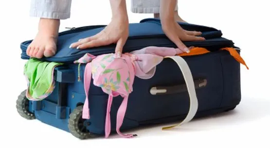 Zanim spakujemy się na wyjazd sprawdźmy czego nie wolno pakować w przypadku podróży lotniczej.
